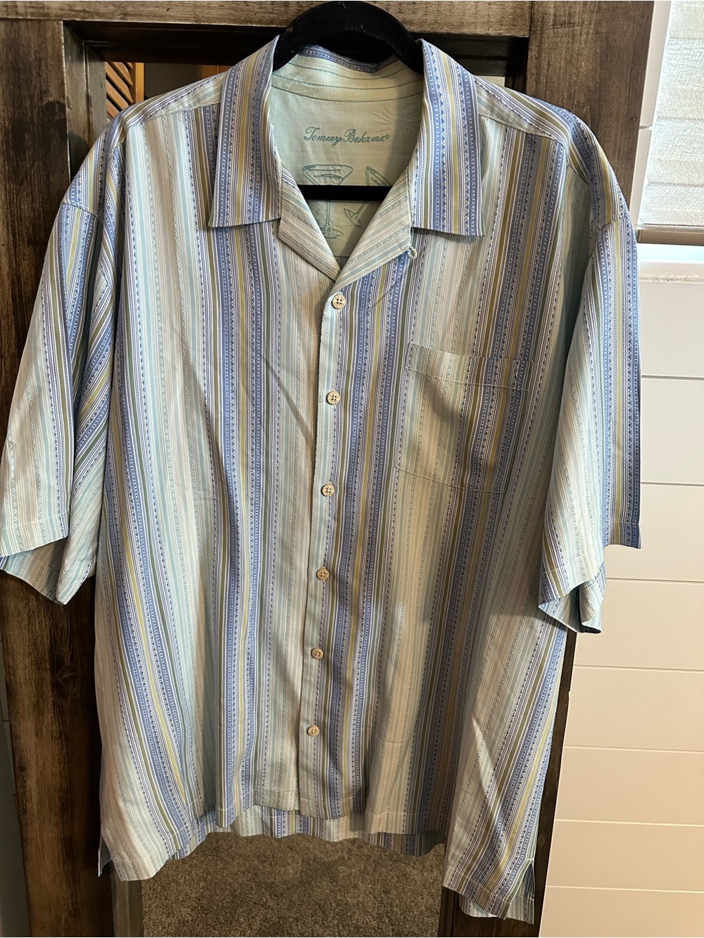 Tommy Bahama Men’s XL 100% Silk Camp Shirt Blue Green Striped Hawaiian Aloha